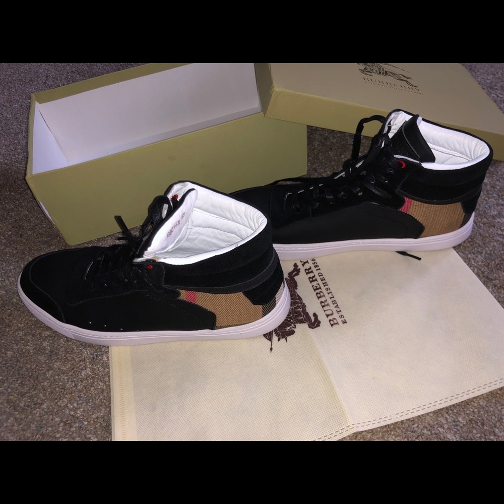Burberry Shoes.